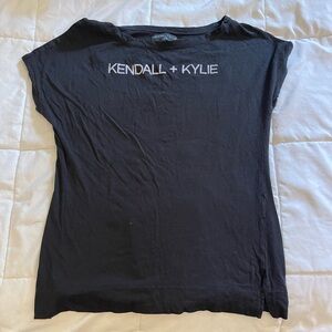 Kendall & Kylie - Black T-Shirt - SIZE S